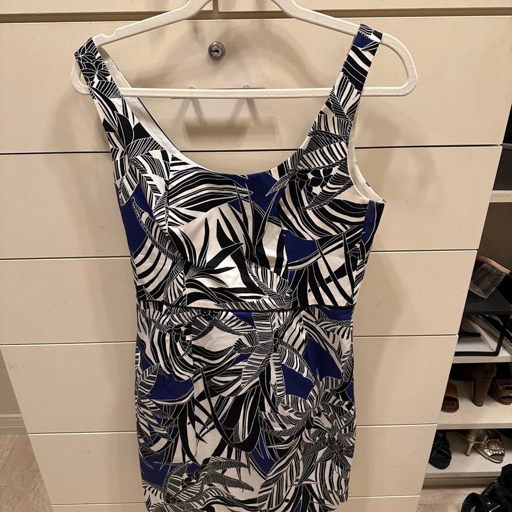 Chic Leaf Print Dress in Black and Blue